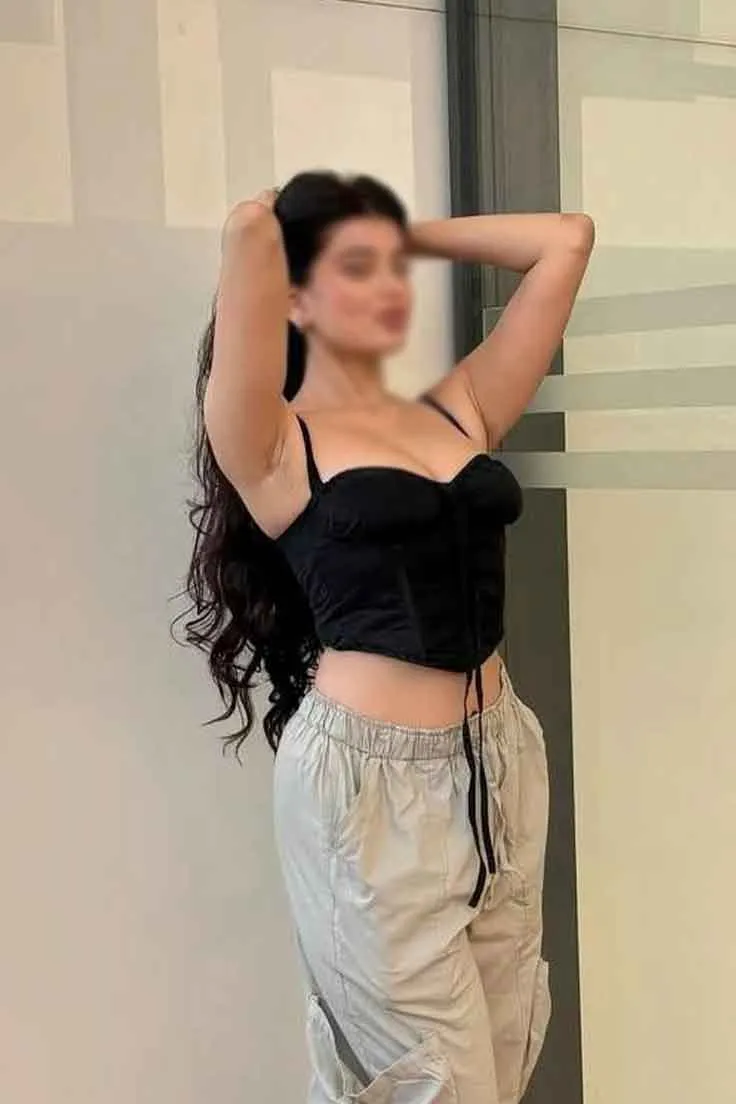 18+ Noida escort girl in seductive pose