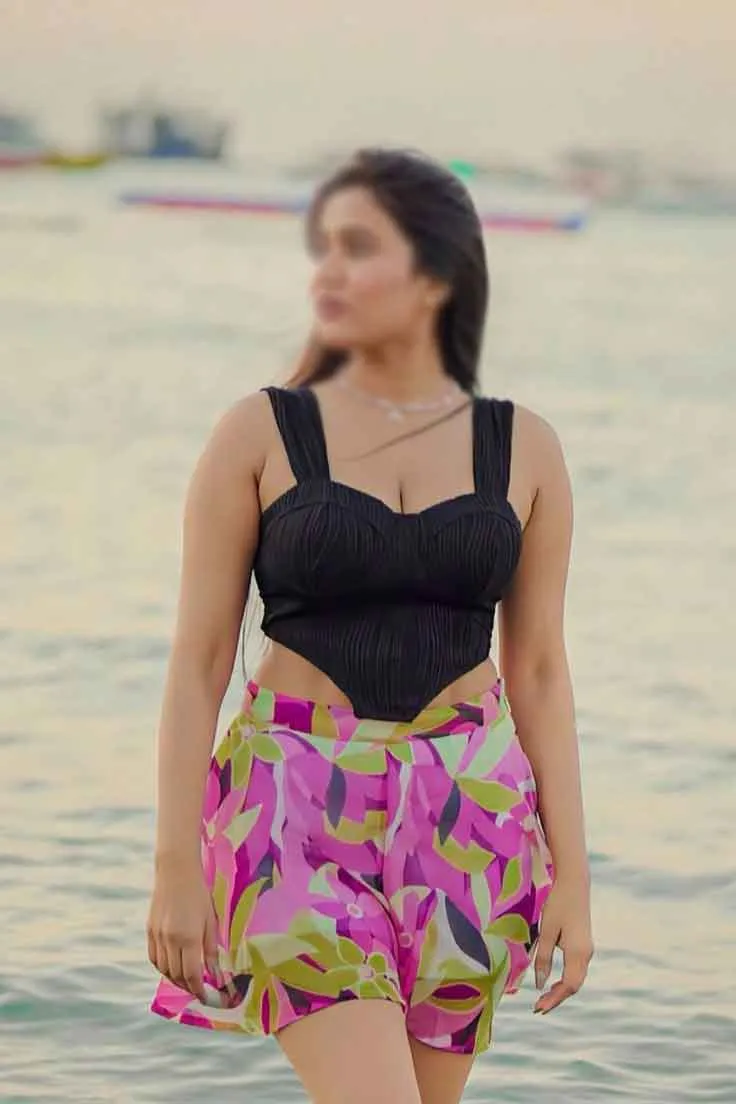 Stunning Noida call girl for incall service