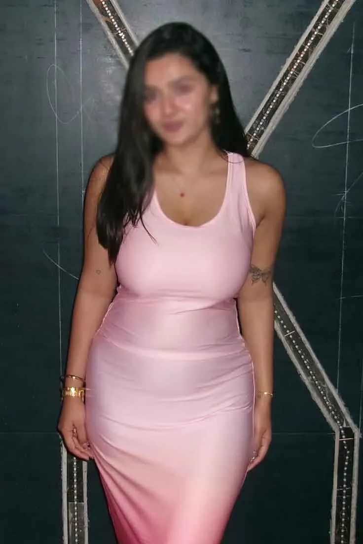 Independent Noida escort in stylish outfit